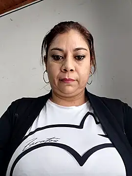 Snapshot of Laura-Hernandez chatting on April 2026 02:45:01 PM Laura-Hernandez online show from April 2026 02:45:01 PM