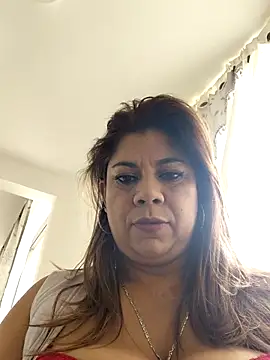 Snapshot of Laura-Hernandez chatting on April 2026 06:01:01 PM Laura-Hernandez online show from April 2026 06:01:01 PM