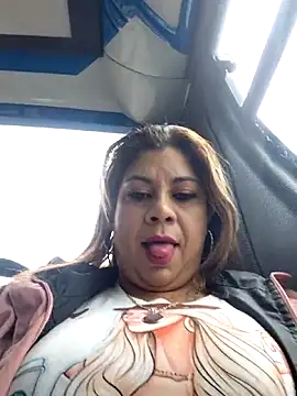 Snapshot of Laura-Hernandez chatting on May 2026 03:27:01 PM Laura-Hernandez online show from May 2026 03:27:01 PM
