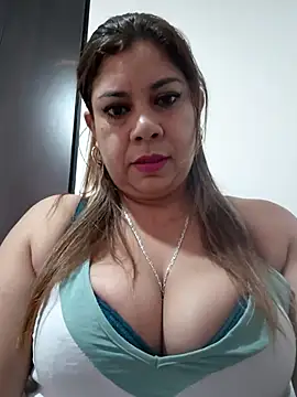 Snapshot of Laura-Hernandez chatting on May 2026 02:36:02 PM Laura-Hernandez online show from May 2026 02:36:02 PM