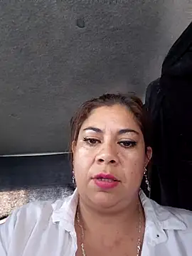 Snapshot of Laura-Hernandez chatting on May 2026 04:04:02 PM Laura-Hernandez online show from May 2026 04:04:02 PM