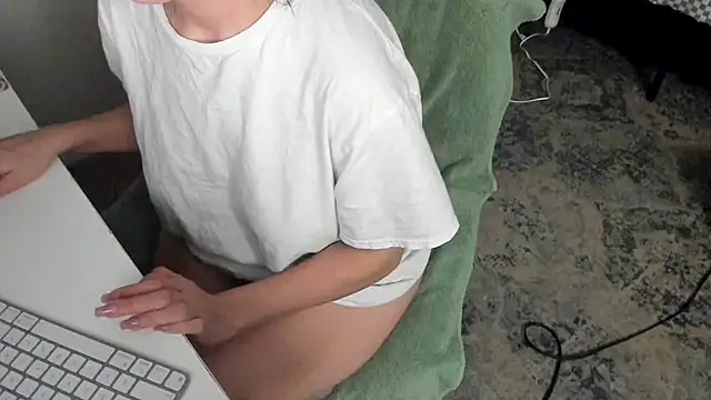 bigb00tyjudyyX online show from April 2026 07:33:02 PM