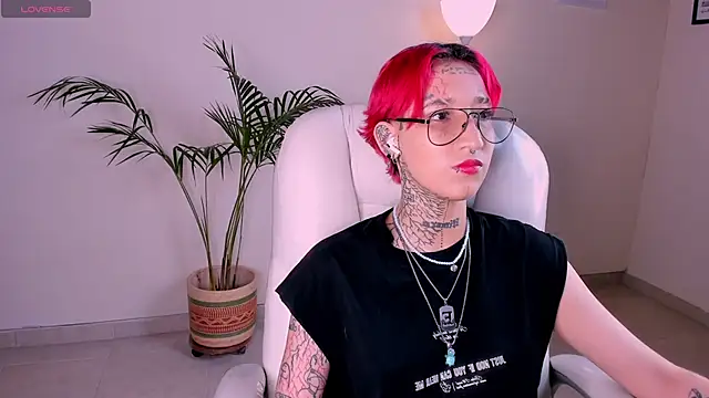 ravengreen  online show from February 2025 02:22:02 AM