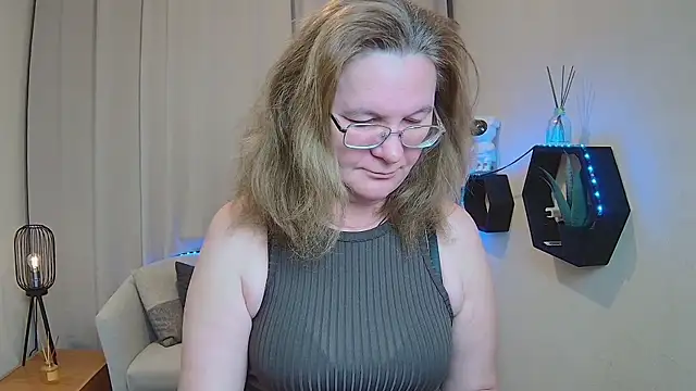 HolyMilfa online show from May 2026 06:30:01 AM