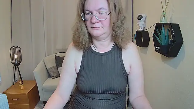 HolyMilfa online show from May 2026 06:40:02 AM