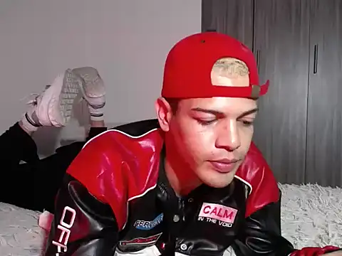 Snapshot of SWEET_MIGUEL chatting on October 2025 02:45:02 AM SWEET MIGUEL online show from October 2025 02:45:02 AM