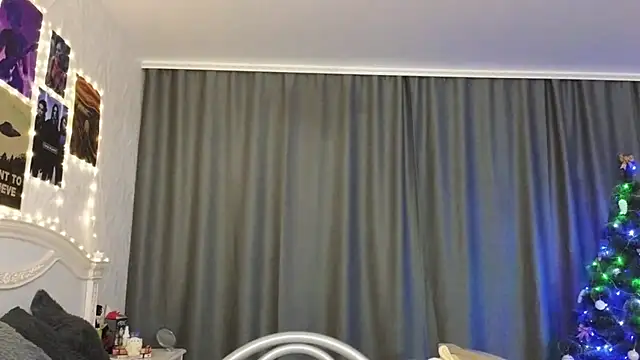 Snapshot of E_v_E_ chatting on December 2024 09:58:02 PM E v E online show from December 2024 09:58:02 PM