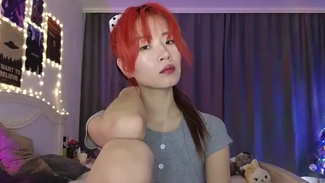 Snapshot of E_v_E_ chatting on December 2024 04:04:02 AM E v E online show from December 2024 04:04:02 AM