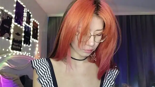 Snapshot of E_v_E_ chatting on January 2025 07:17:01 AM E v E online show from January 2025 07:17:01 AM