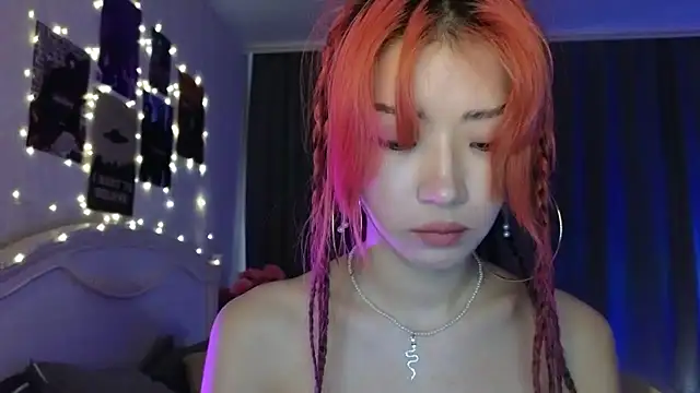 Snapshot of E_v_E_ chatting on January 2025 07:08:01 AM E v E online show from January 2025 07:08:01 AM