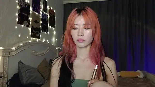 Snapshot of E_v_E_ chatting on January 2025 09:04:02 AM E v E online show from January 2025 09:04:02 AM