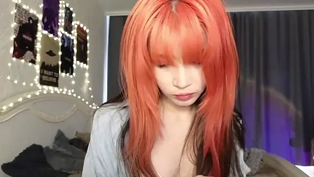 Snapshot of E_v_E_ chatting on February 2025 06:15:02 AM E v E online show from February 2025 06:15:02 AM