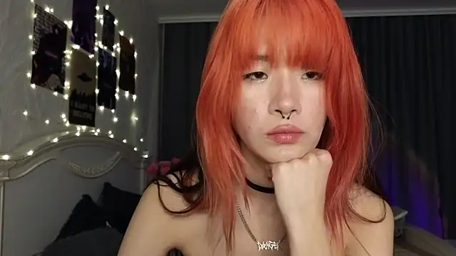 Snapshot of E_v_E_ chatting on February 2025 09:48:01 PM E v E online show from February 2025 09:48:01 PM