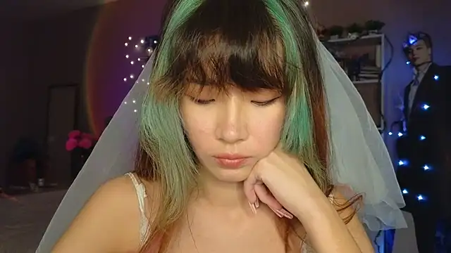 Snapshot of E_v_E_ chatting on November 2025 06:36:01 AM E v E online show from November 2025 06:36:01 AM