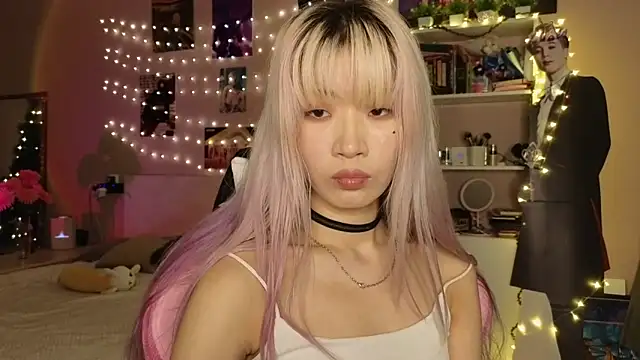 Snapshot of E_v_E_ chatting on February 2026 07:05:01 AM E v E online show from February 2026 07:05:01 AM