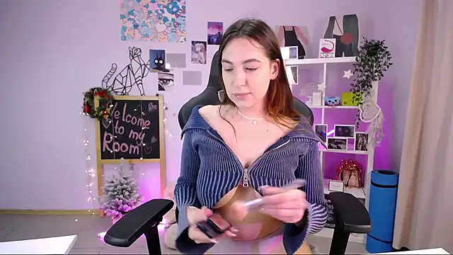 Snapshot of MelissaLovvv chatting on February 2025 03:41:01 AM MelissaLovvv online show from February 2025 03:41:01 AM