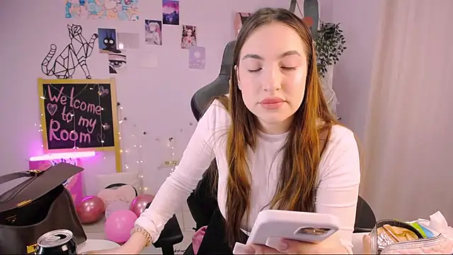 Snapshot of MelissaLovvv chatting on February 2025 03:37:01 AM MelissaLovvv online show from February 2025 03:37:01 AM