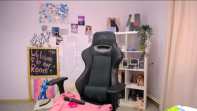 Snapshot of MelissaLovvv chatting on March 2025 06:58:02 AM MelissaLovvv online show from March 2025 06:58:02 AM