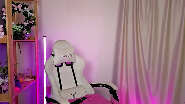 Snapshot of MelissaLovvv chatting on September 2025 05:20:01 AM MelissaLovvv online show from September 2025 05:20:01 AM