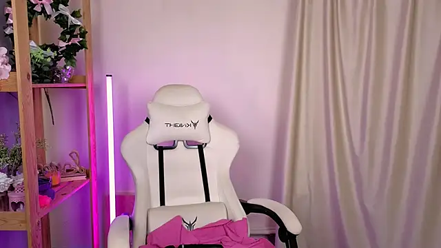 Snapshot of MelissaLovvv chatting on September 2025 05:42:01 AM MelissaLovvv online show from September 2025 05:42:01 AM