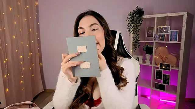 Snapshot of MelissaLovvv chatting on October 2025 04:01:02 AM MelissaLovvv online show from October 2025 04:01:02 AM