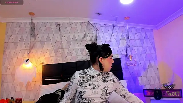 JustinePerry online show from October 2025 01:51:01 PM