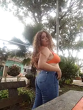 Snapshot of Mia_fooxx_ chatting on January 2025 07:43:01 PM Mia fooxx online show from January 2025 07:43:01 PM