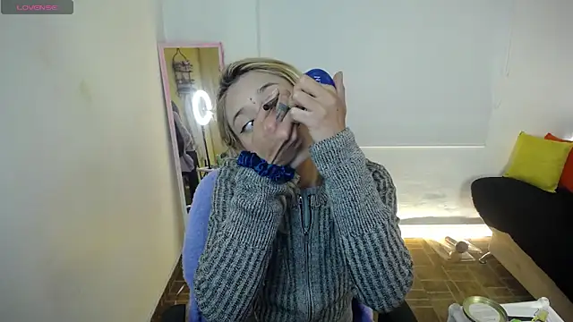 Snapshot of 911Calling chatting on December 2024 08:23:02 PM 911Calling online show from December 2024 08:23:02 PM