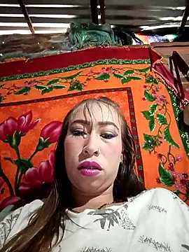 Snapshot of samy-blonde chatting on October 2025 12:41:02 PM samy-blonde online show from October 2025 12:41:02 PM