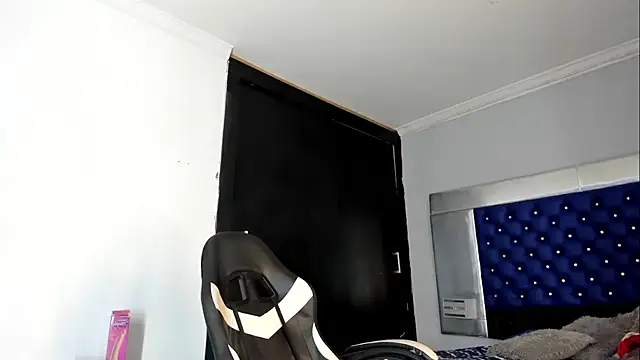 Snapshot of La_Perversa69 chatting on September 2025 07:41:01 PM La Perversa69 online show from September 2025 07:41:01 PM