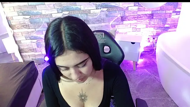 Snapshot of Moonshine_tay chatting on October 2025 07:45:02 PM Moonshine tay online show from October 2025 07:45:02 PM