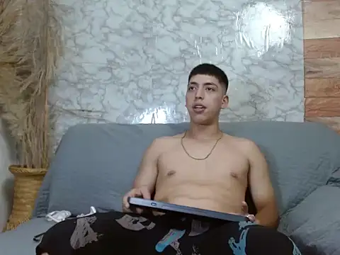 Snapshot of aaron_antonella_mds chatting on October 2025 08:42:01 PM aaron antonella mds online show from October 2025 08:42:01 PM