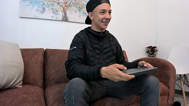 Snapshot of Samuel_Up chatting on February 2025 04:00:02 AM Samuel Up online show from February 2025 04:00:02 AM