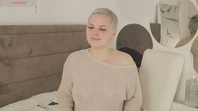 LikaBerry1 online show from September 2025 12:43:02 PM