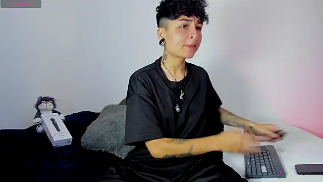 ZuryRamirez  online show from December 2024 05:37:01 PM