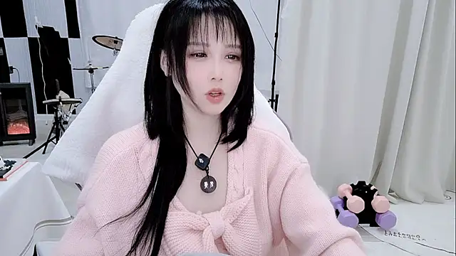 Snapshot of Vaness-a chatting on April 2026 04:48:01 PM Vaness-a online show from April 2026 04:48:01 PM