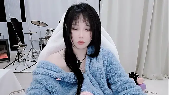 Snapshot of Vaness-a chatting on April 2026 06:52:02 PM Vaness-a online show from April 2026 06:52:02 PM