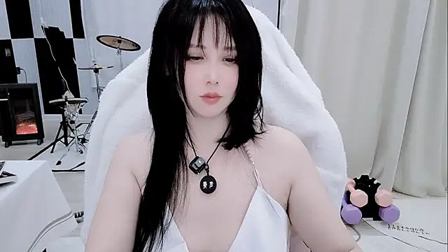 Snapshot of Vaness-a chatting on April 2026 08:35:02 PM Vaness-a online show from April 2026 08:35:02 PM