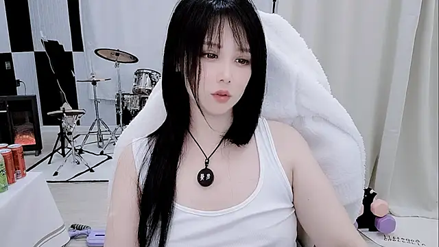 Snapshot of Vaness-a chatting on April 2026 08:09:02 PM Vaness-a online show from April 2026 08:09:02 PM