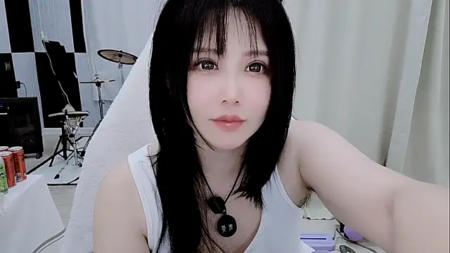 Snapshot of Vaness-a chatting on April 2026 04:32:02 PM Vaness-a online show from April 2026 04:32:02 PM