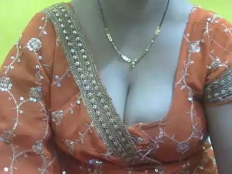 HOT-SEEMAA online show from May 2026 04:17:01 AM