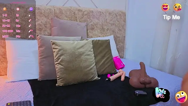 ashley  foxx  online show from June 2026 02:39:01 PM