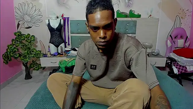 Snapshot of bigblackhotx1 chatting on February 2026 01:05:02 PM bigblackhotx1 online show from February 2026 01:05:02 PM