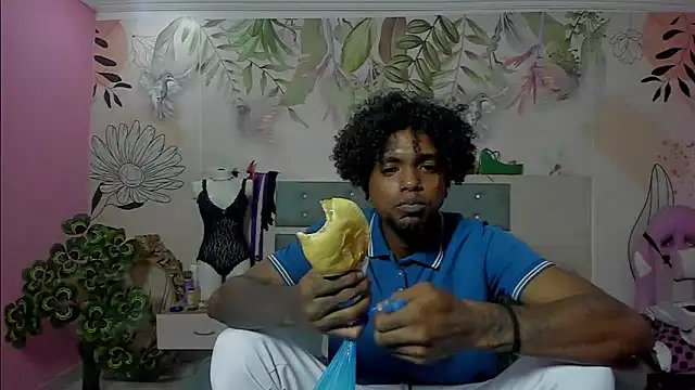 Snapshot of bigblackhotx1 chatting on February 2026 01:04:01 PM bigblackhotx1 online show from February 2026 01:04:01 PM