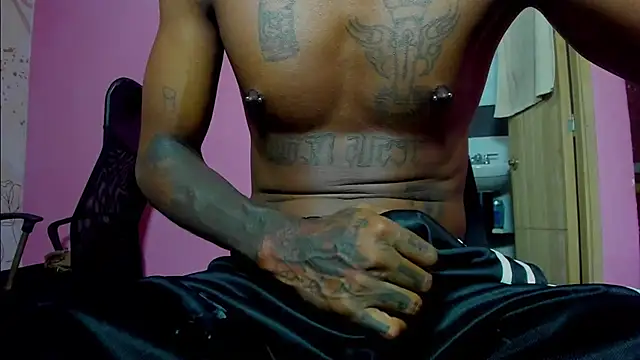 Snapshot of bigblackhotx1 chatting on March 2026 10:18:02 AM bigblackhotx1 online show from March 2026 10:18:02 AM