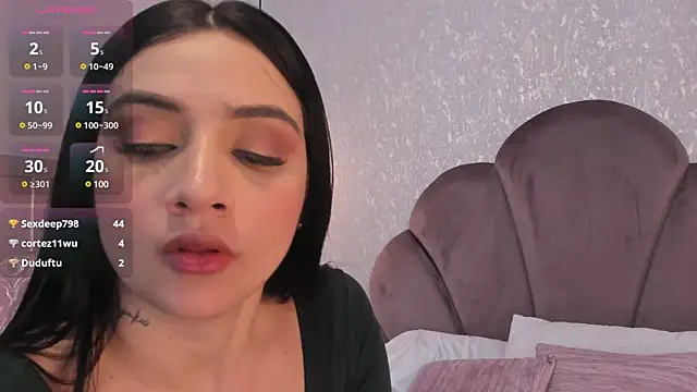 Snapshot of Harper-Avary chatting on January 2025 06:21:01 PM Harper-Avary online show from January 2025 06:21:01 PM