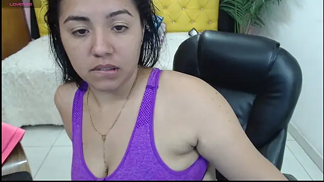 Snapshot of candiapole chatting on January 2025 01:02:02 PM candiapole online show from January 2025 01:02:02 PM