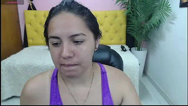 Snapshot of candiapole chatting on January 2025 03:58:02 PM candiapole online show from January 2025 03:58:02 PM