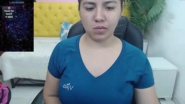 Snapshot of candiapole chatting on March 2025 12:45:02 PM candiapole online show from March 2025 12:45:02 PM