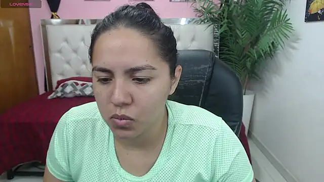 Snapshot of candiapole chatting on March 2025 12:43:02 PM candiapole online show from March 2025 12:43:02 PM